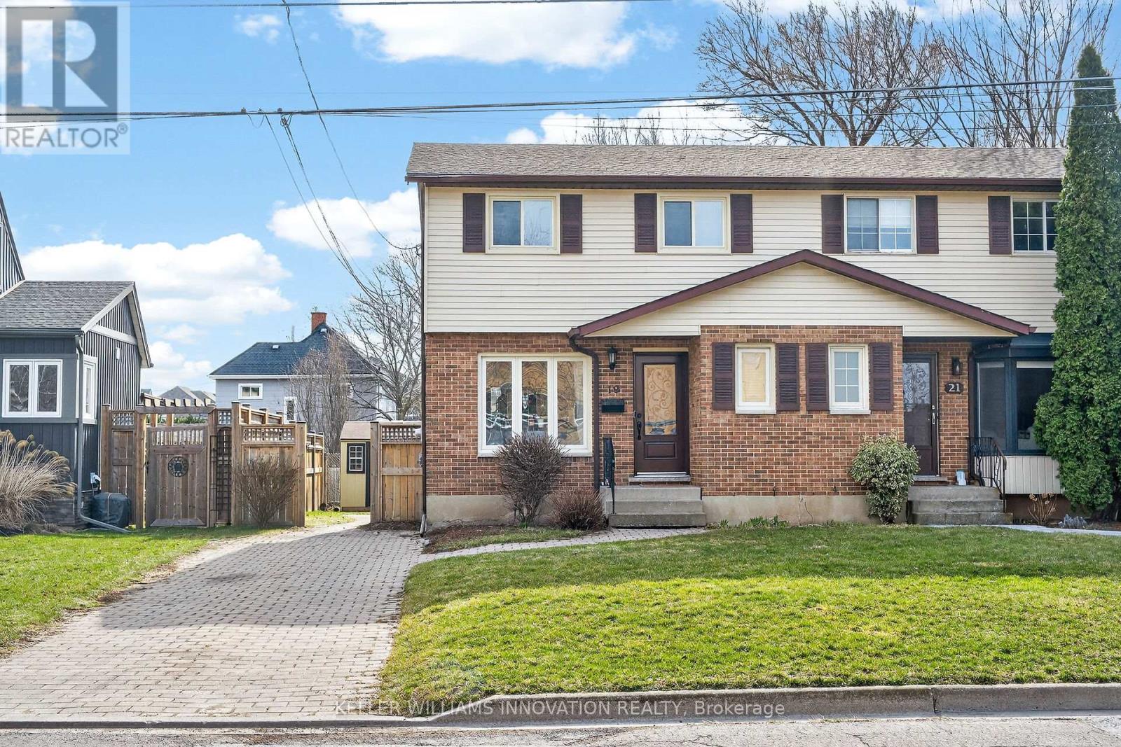 19 Grand Avenue, Grimsby, Ontario  L3M 2R6 - Photo 2 - X12938896