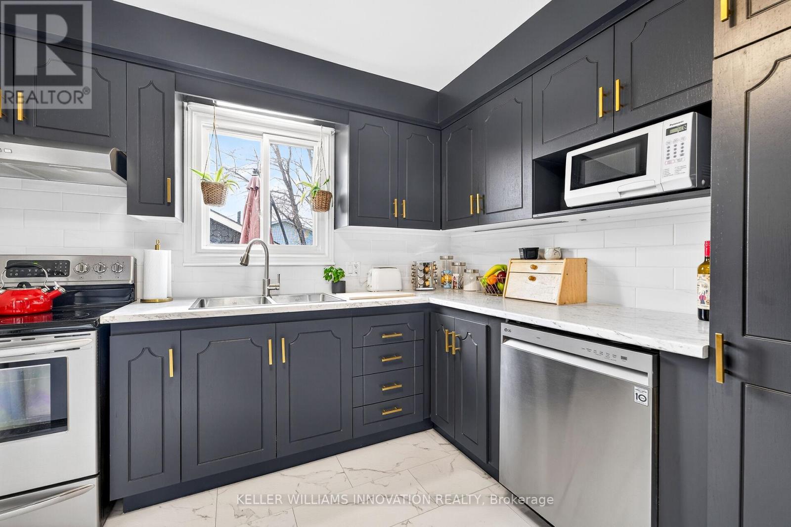 19 Grand Avenue, Grimsby, Ontario  L3M 2R6 - Photo 5 - X12938896