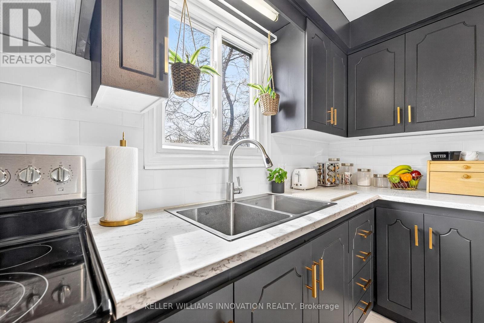 19 Grand Avenue, Grimsby, Ontario  L3M 2R6 - Photo 8 - X12938896