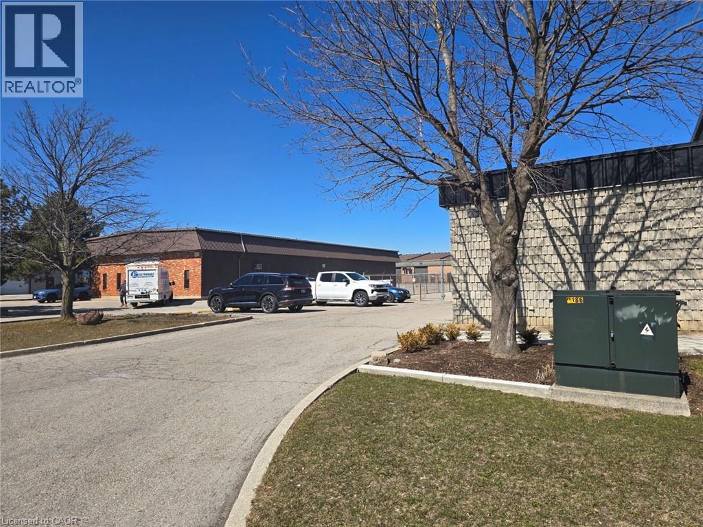 145 LANCING Drive, Hamilton, Ontario