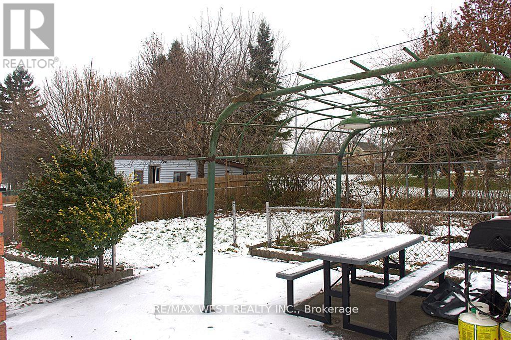 5177 Kitchener Street, Niagara Falls, Ontario  L2G 1B4 - Photo 3 - X12938910