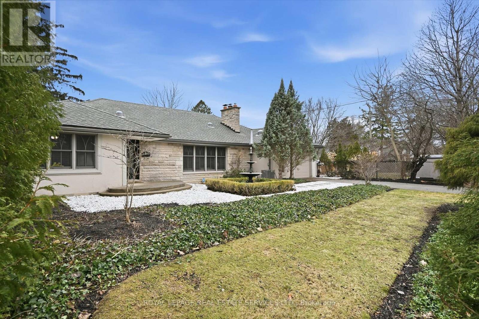 108 Lloyminn Avenue, Hamilton, Ontario  L9G 1H6 - Photo 2 - X12938918