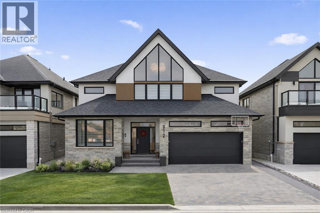 972 STONECLIFFE Walk Unit# 18, Kitchener, Ontario