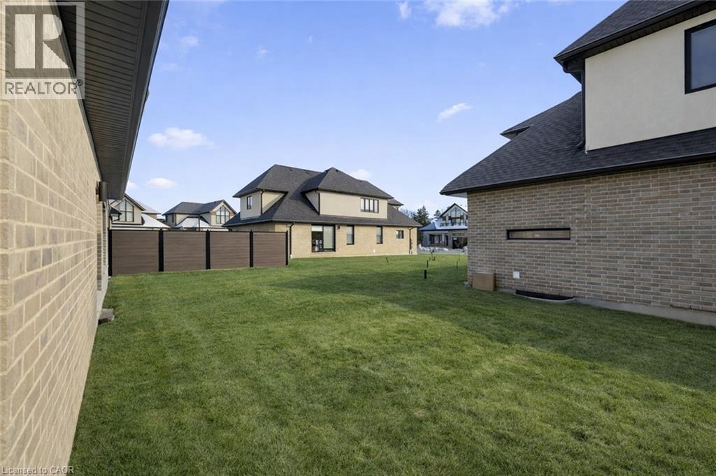 972 Stonecliffe Walk Unit# 18, Kitchener, Ontario  N2P 0K5 - Photo 45 - 40792292