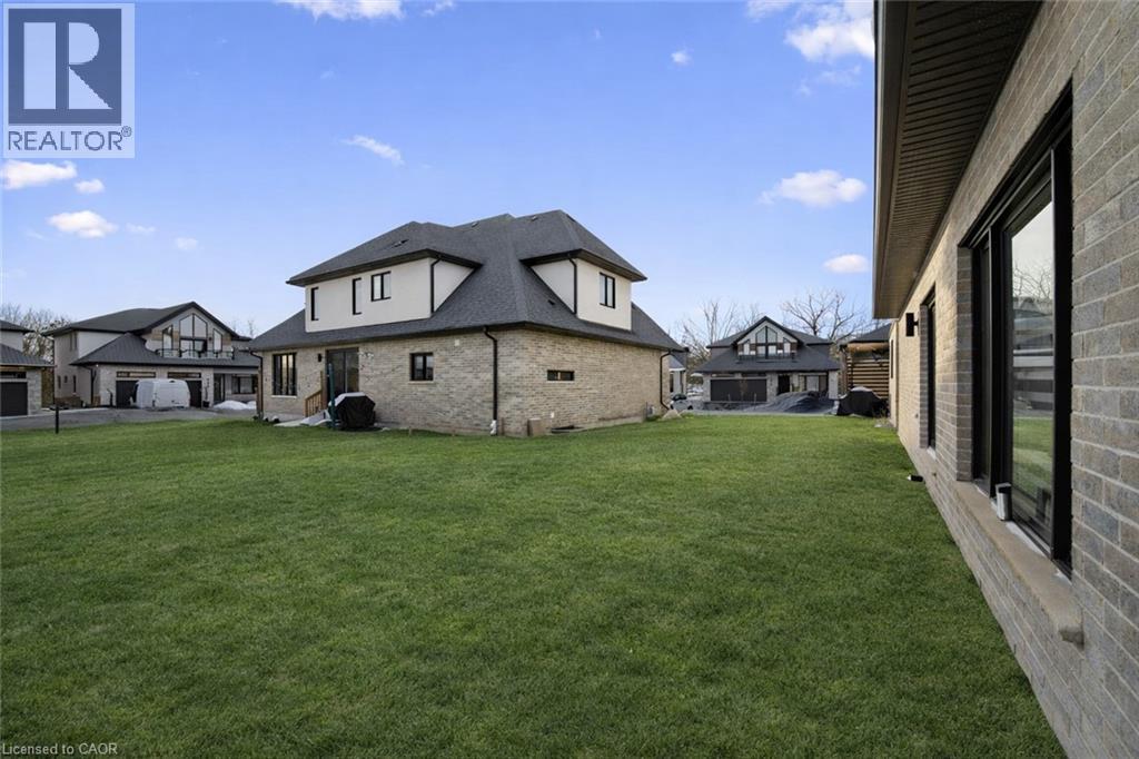 972 Stonecliffe Walk Unit# 18, Kitchener, Ontario  N2P 0K5 - Photo 49 - 40792292