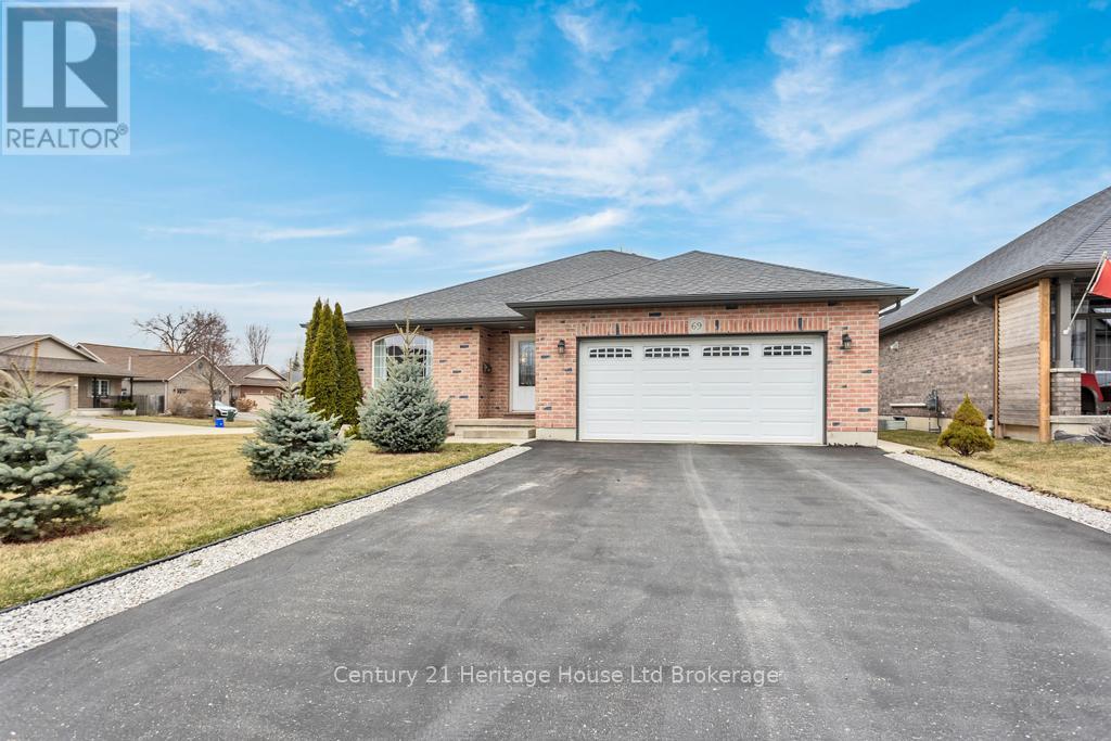 69 William Street, Tillsonburg, Ontario  N4G 5R8 - Photo 1 - X12939112