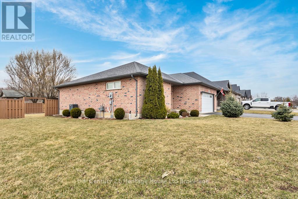69 William Street, Tillsonburg, Ontario  N4G 5R8 - Photo 3 - X12939112