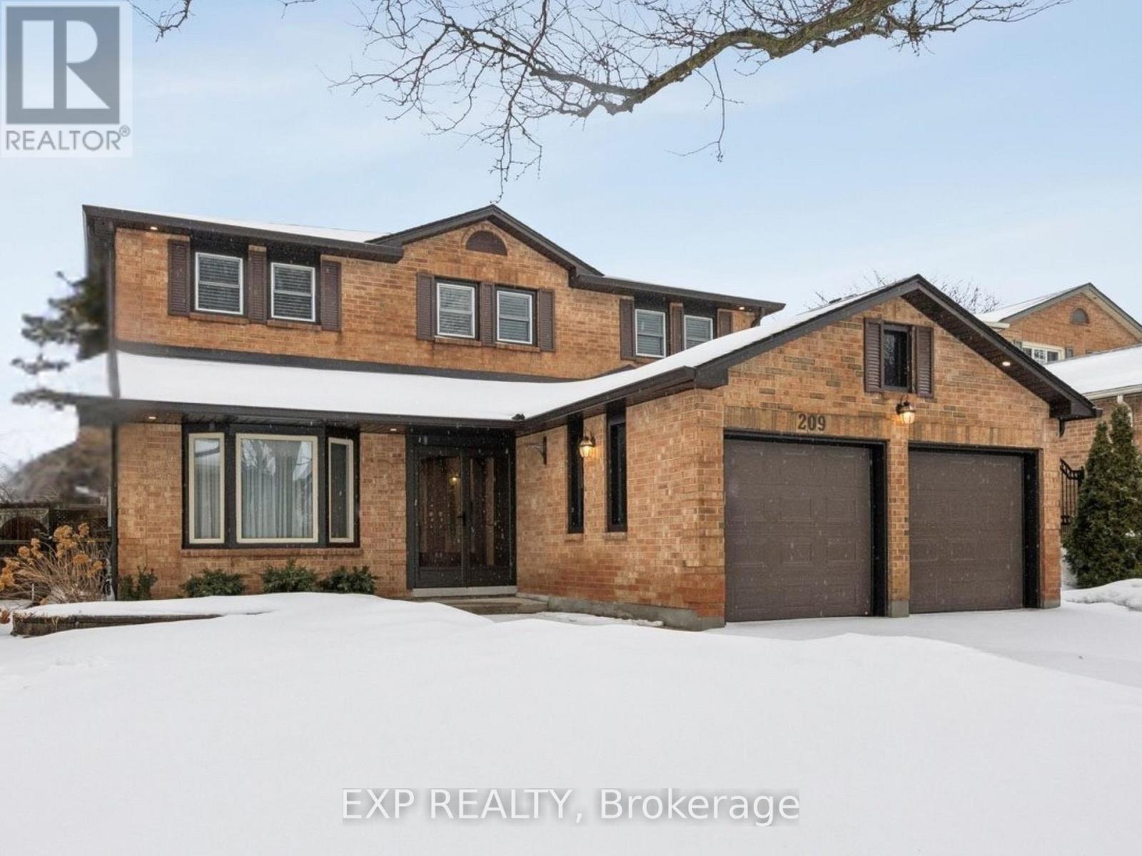 209 Nottingham Drive, Oakville, Ontario  L6H 4H7 - Photo 3 - W12811466