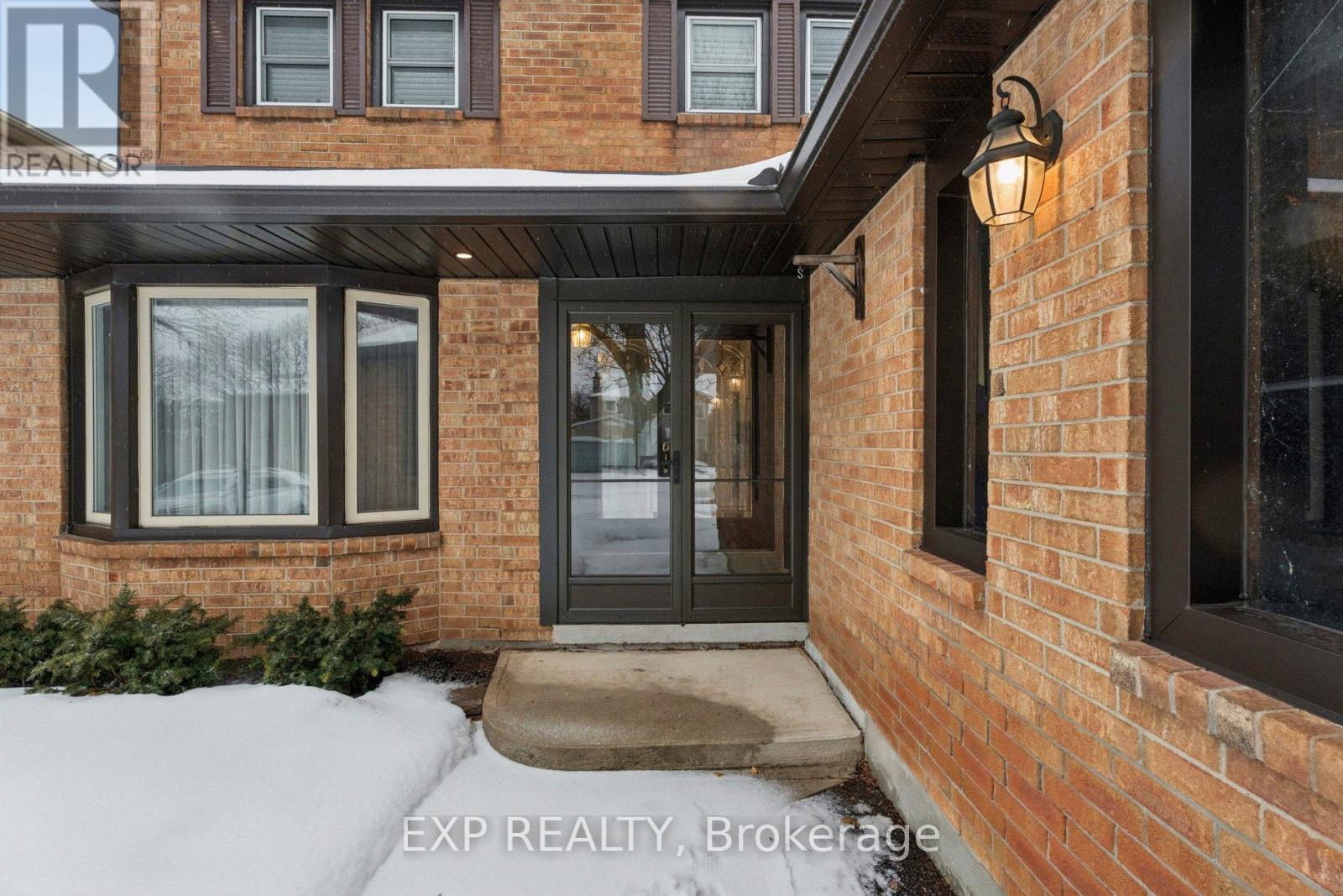 209 Nottingham Drive, Oakville, Ontario  L6H 4H7 - Photo 4 - W12811466