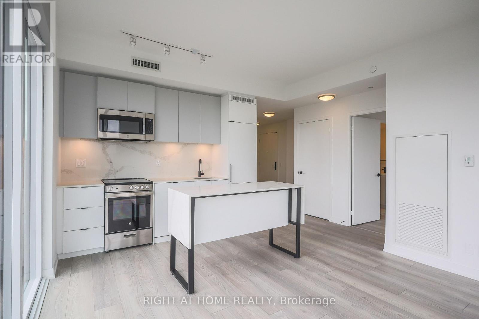 1508 - 285 Dufferin Street, Toronto, Ontario  M6K 1E6 - Photo 10 - W12933462