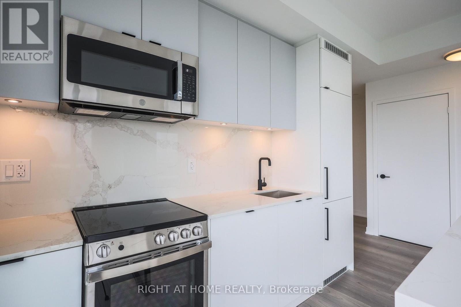 1508 - 285 Dufferin Street, Toronto, Ontario  M6K 1E6 - Photo 11 - W12933462