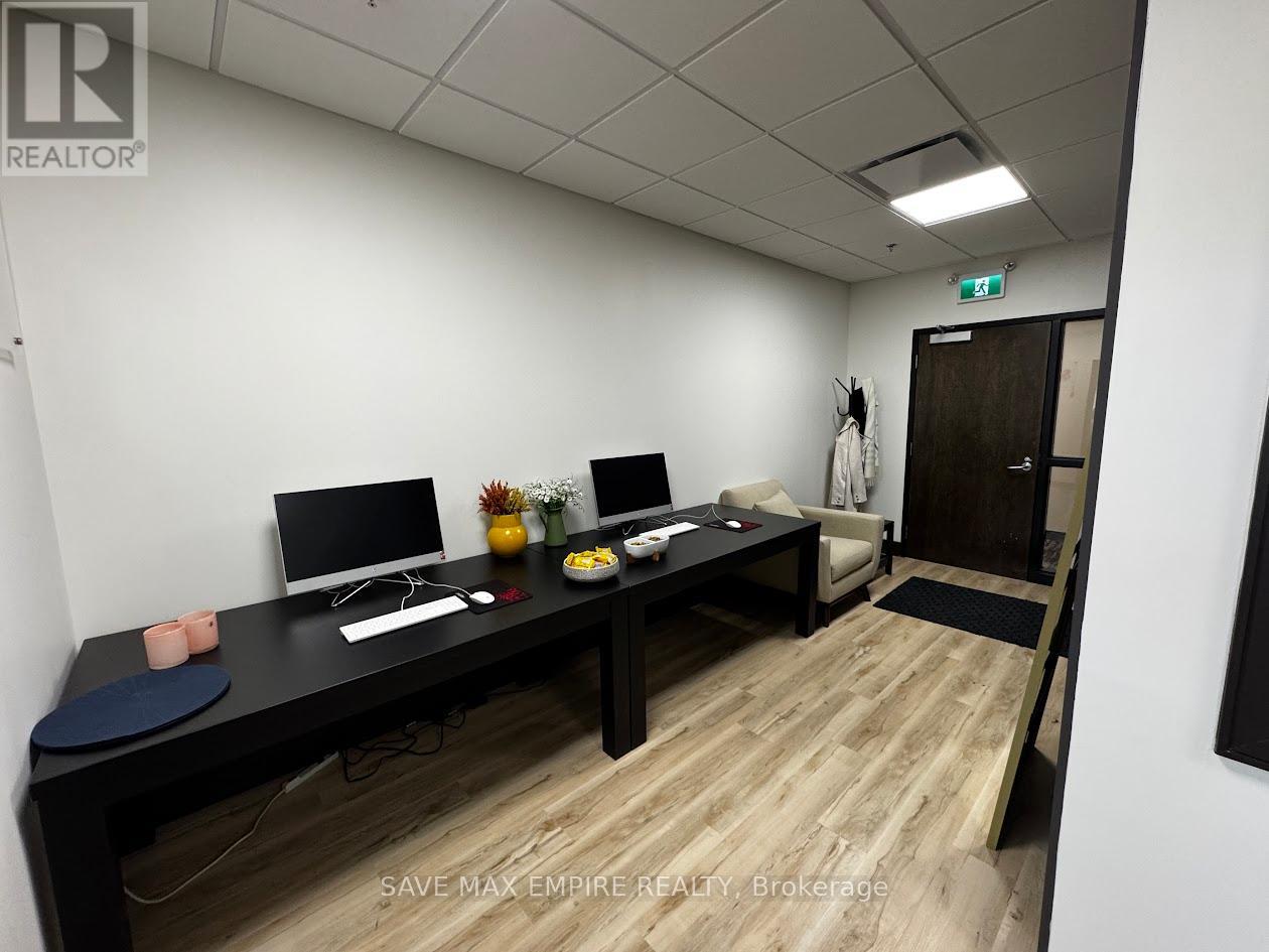 1670 North Service Road, Oakville, Ontario  L6H 7G3 - Photo 4 - W12936572