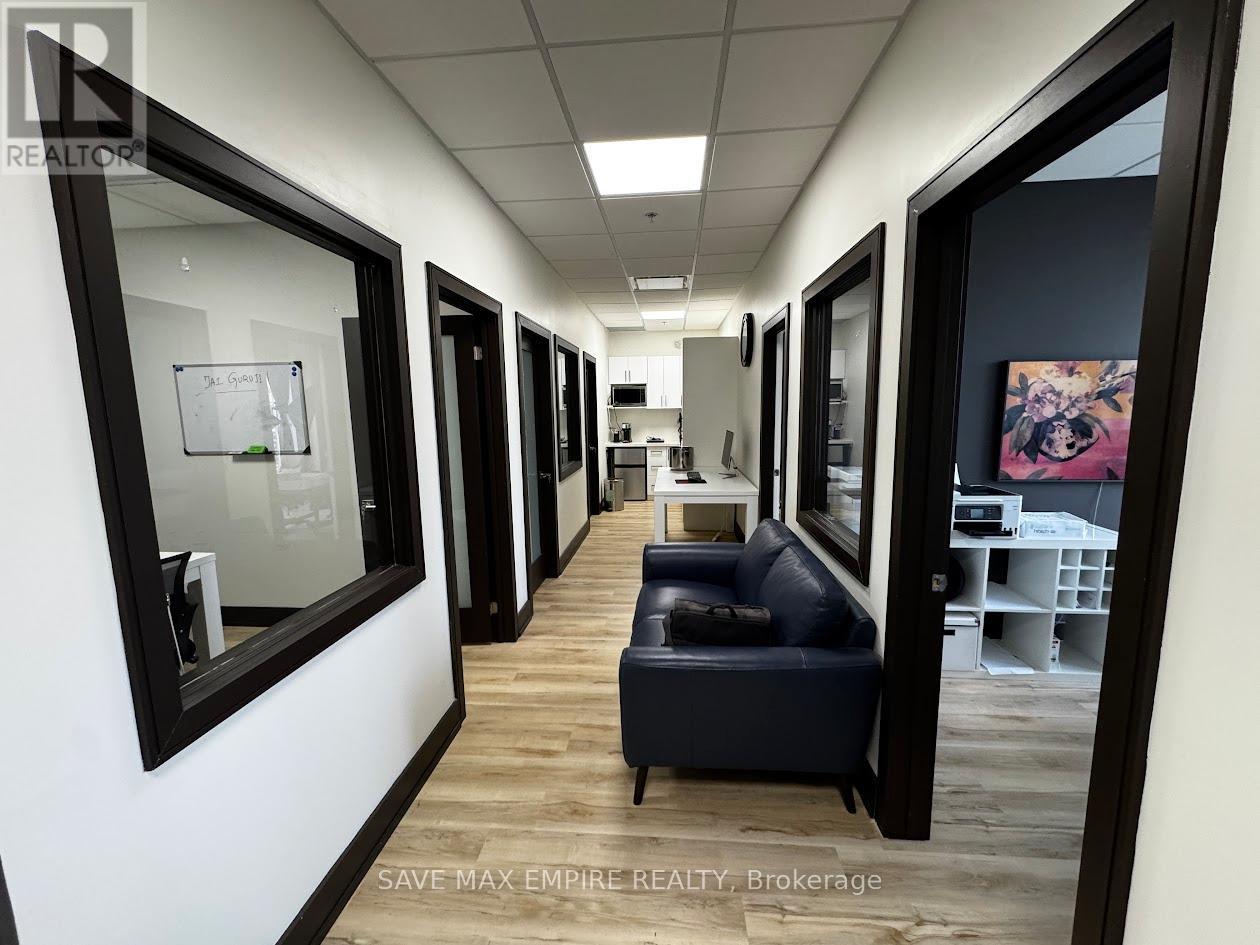 1670 North Service Road, Oakville, Ontario  L6H 7G3 - Photo 5 - W12936572