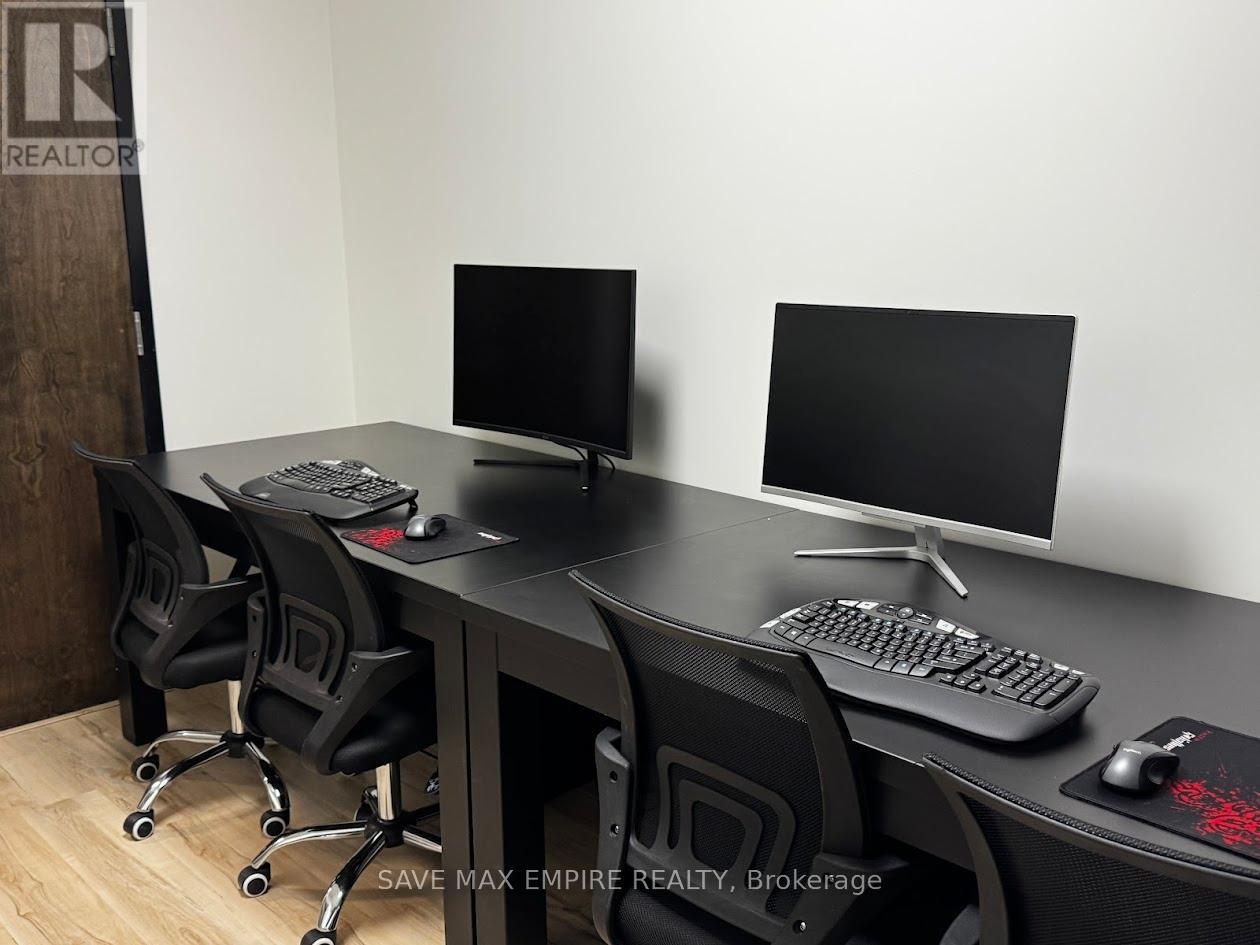 1670 North Service Road, Oakville, Ontario  L6H 7G3 - Photo 7 - W12936572