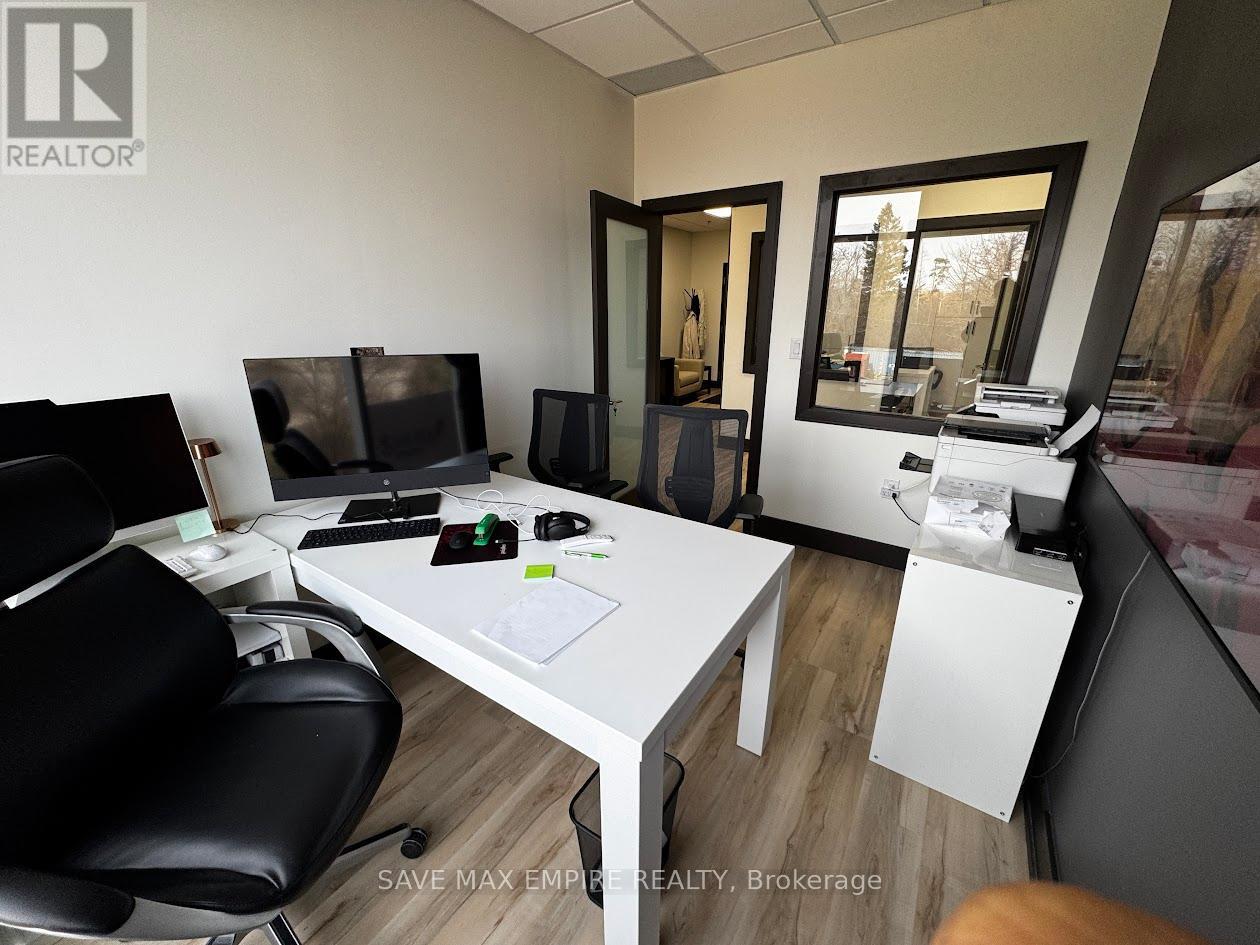 1670 North Service Road, Oakville, Ontario  L6H 7G3 - Photo 2 - W12936572