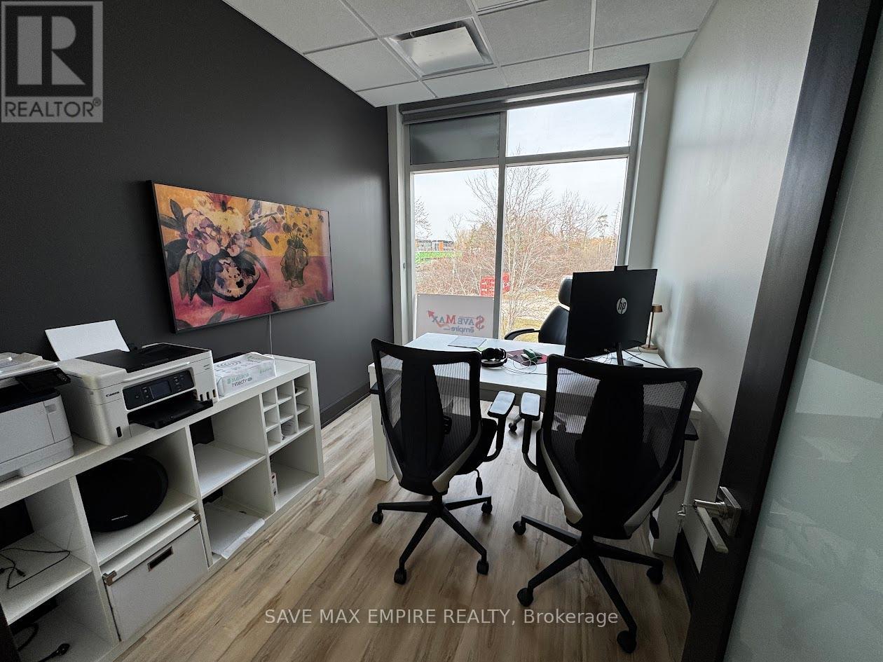 1670 North Service Road, Oakville, Ontario  L6H 7G3 - Photo 3 - W12936572