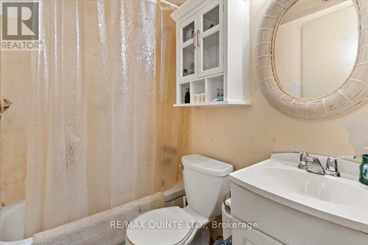 5-7 Chapel Street, Prince Edward County, Ontario  K0K 2T0 - Photo 38 - X12384783