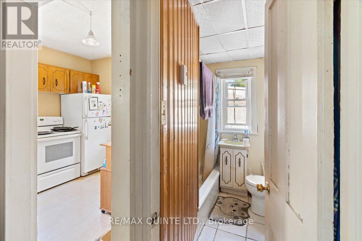 5-7 Chapel Street, Prince Edward County, Ontario  K0K 2T0 - Photo 5 - X12384783