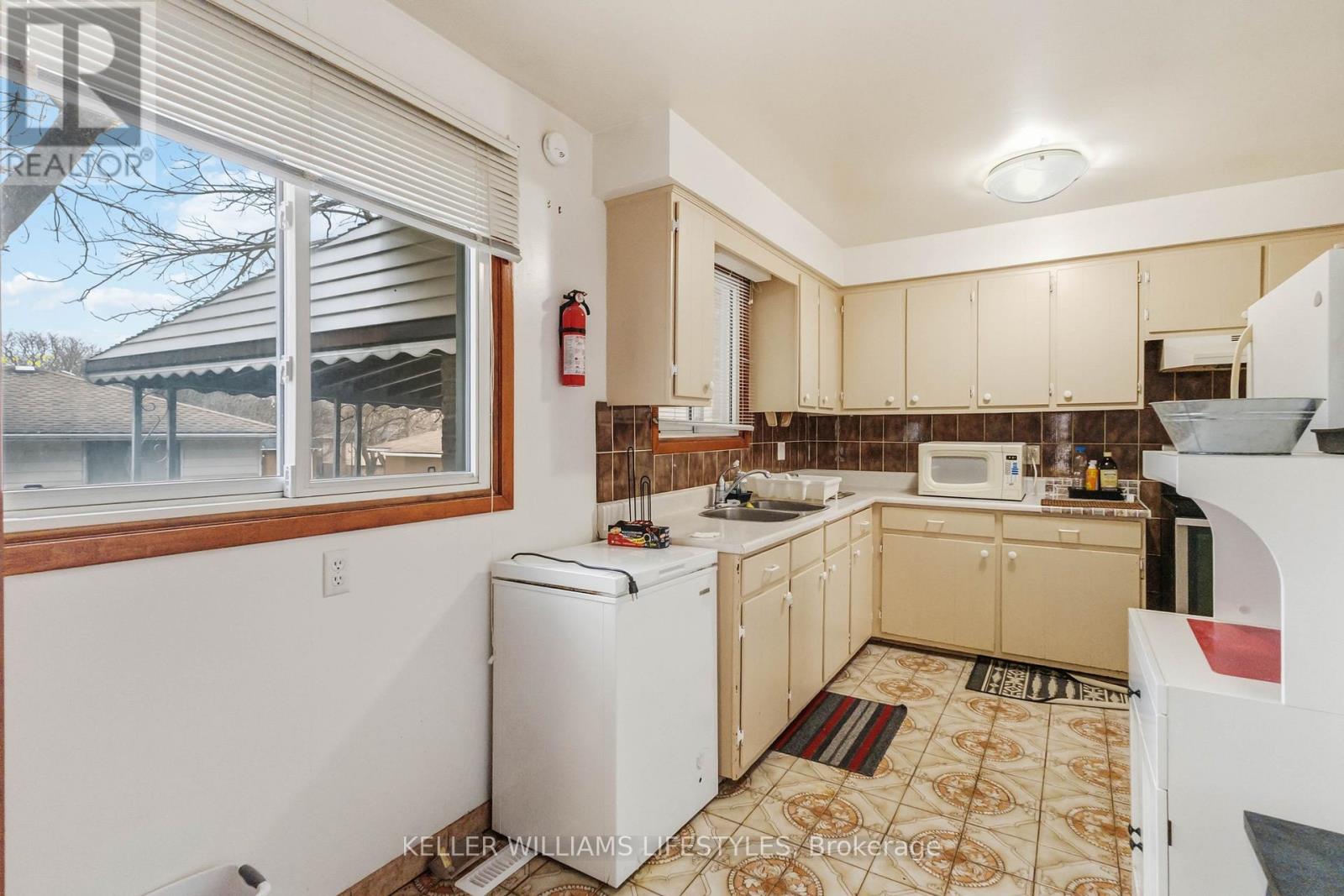 156 Paperbirch Crescent, London North, Ontario  N6G 1L7 - Photo 13 - X12799368