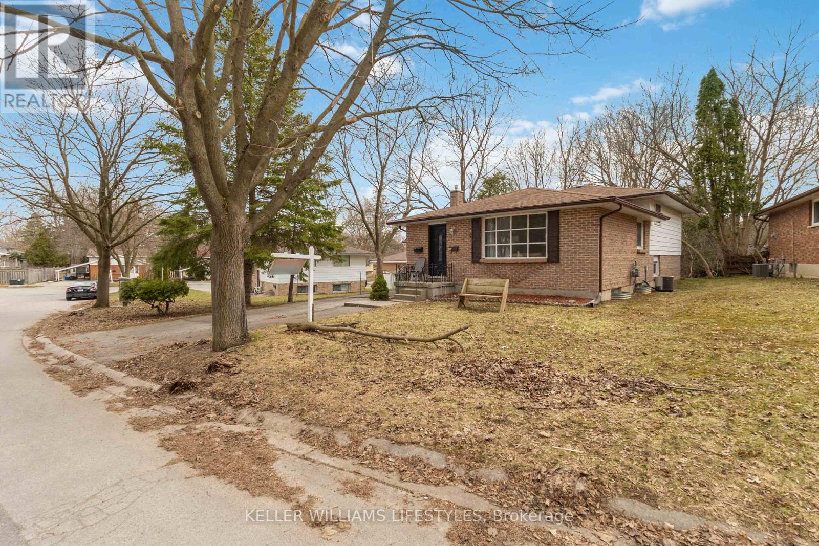 156 Paperbirch Crescent, London North, Ontario  N6G 1L7 - Photo 3 - X12799368