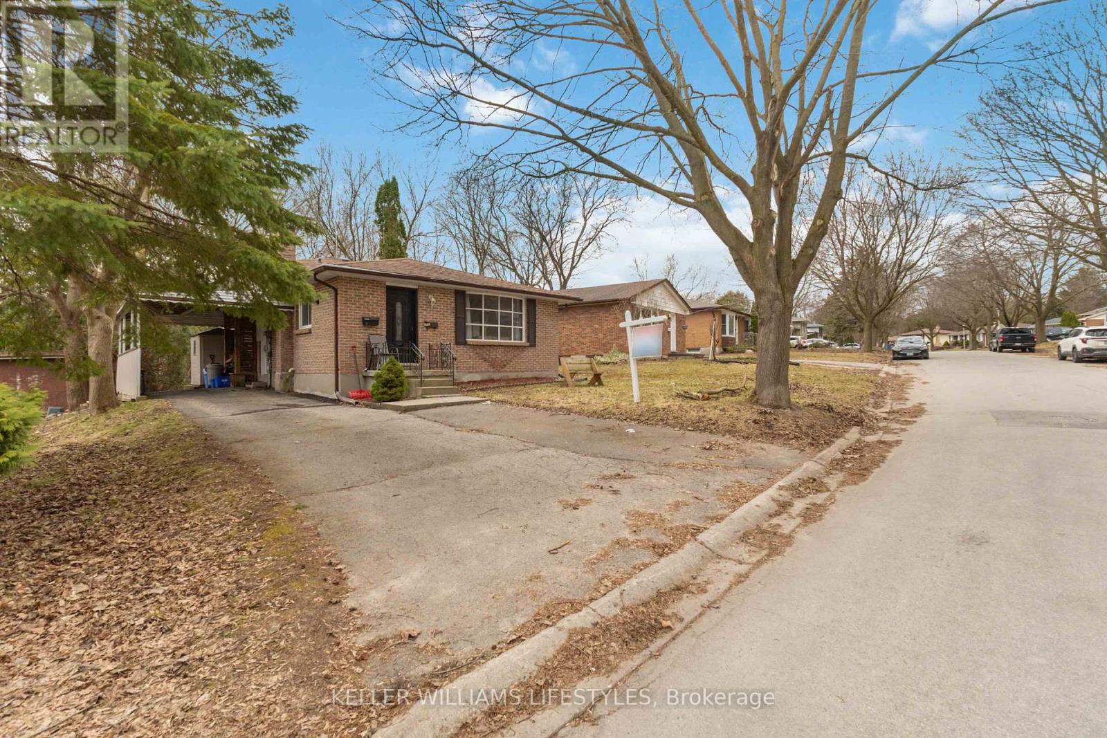 156 Paperbirch Crescent, London North, Ontario  N6G 1L7 - Photo 5 - X12799368