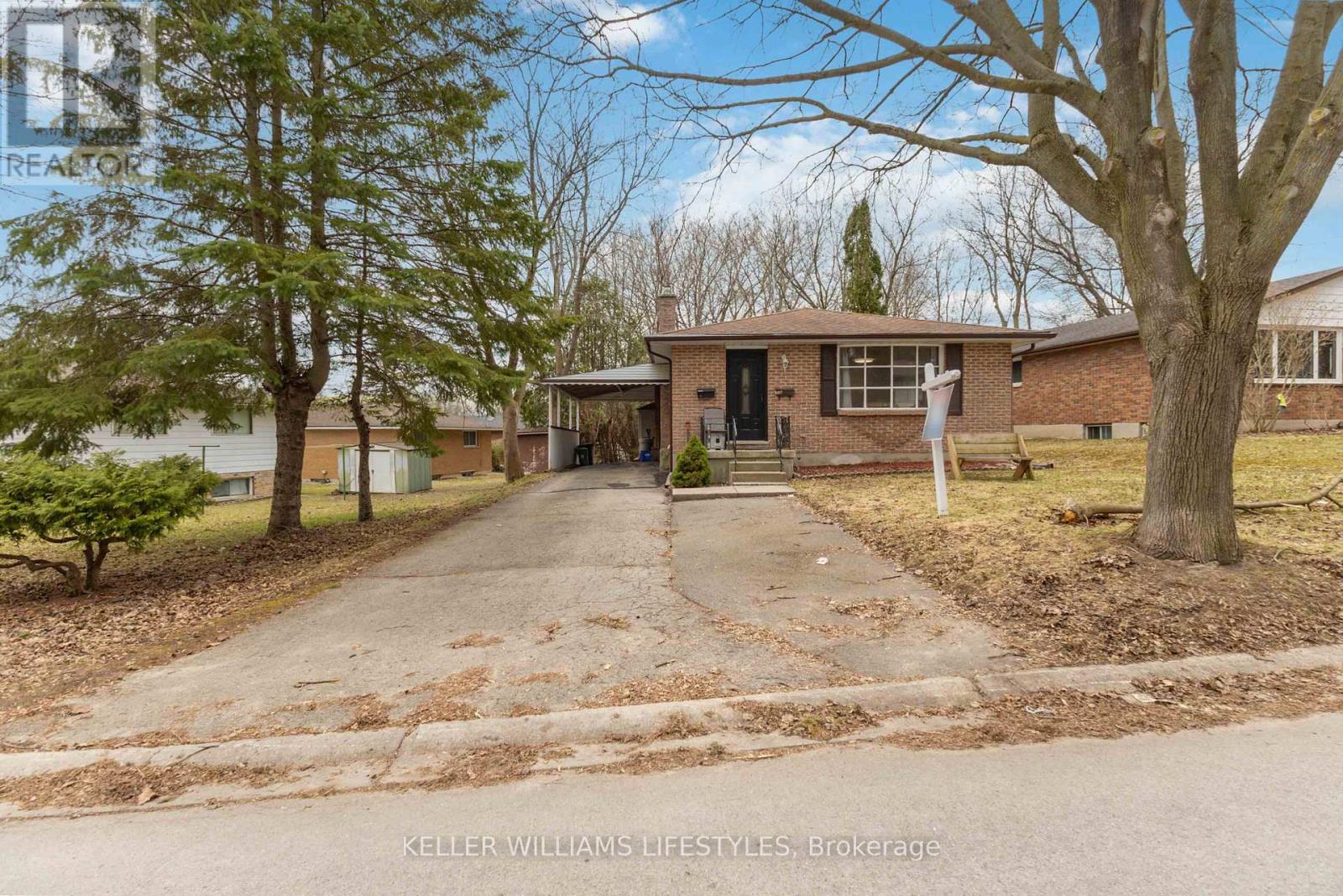 156 Paperbirch Crescent, London North, Ontario  N6G 1L7 - Photo 4 - X12799368