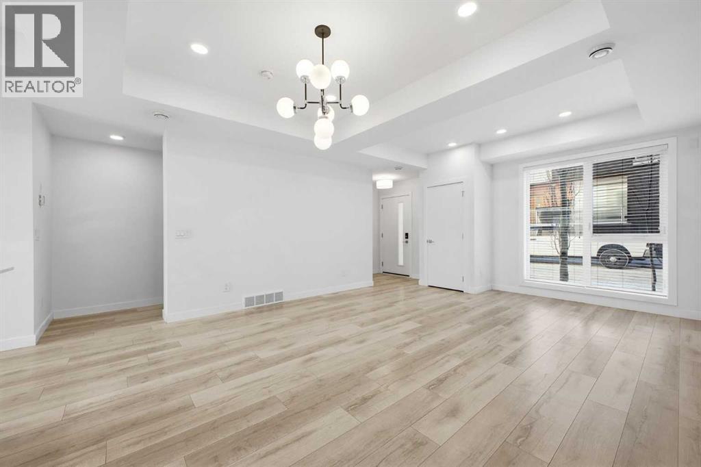 4010 Kovitz Lane Nw, Calgary, Alberta  T3B 6A8 - Photo 4 - A2290326