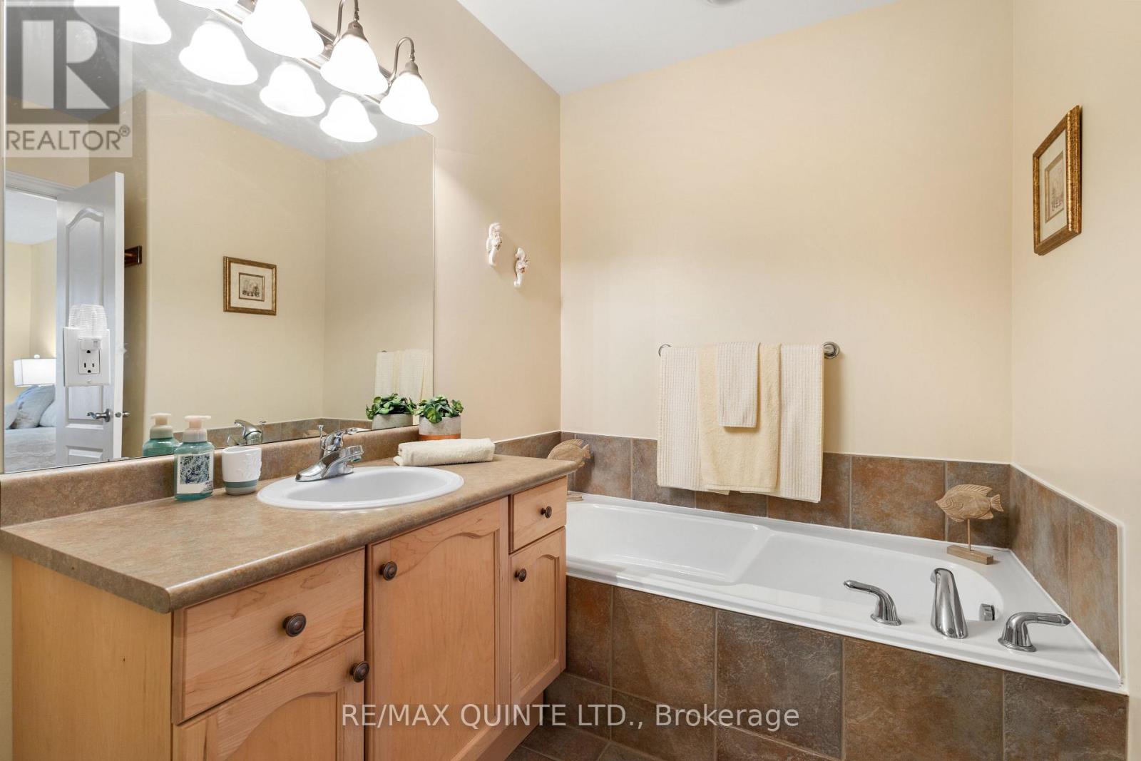 16 - 25 Heartwood Drive, Belleville, Ontario  K8P 5M2 - Photo 33 - X12938972