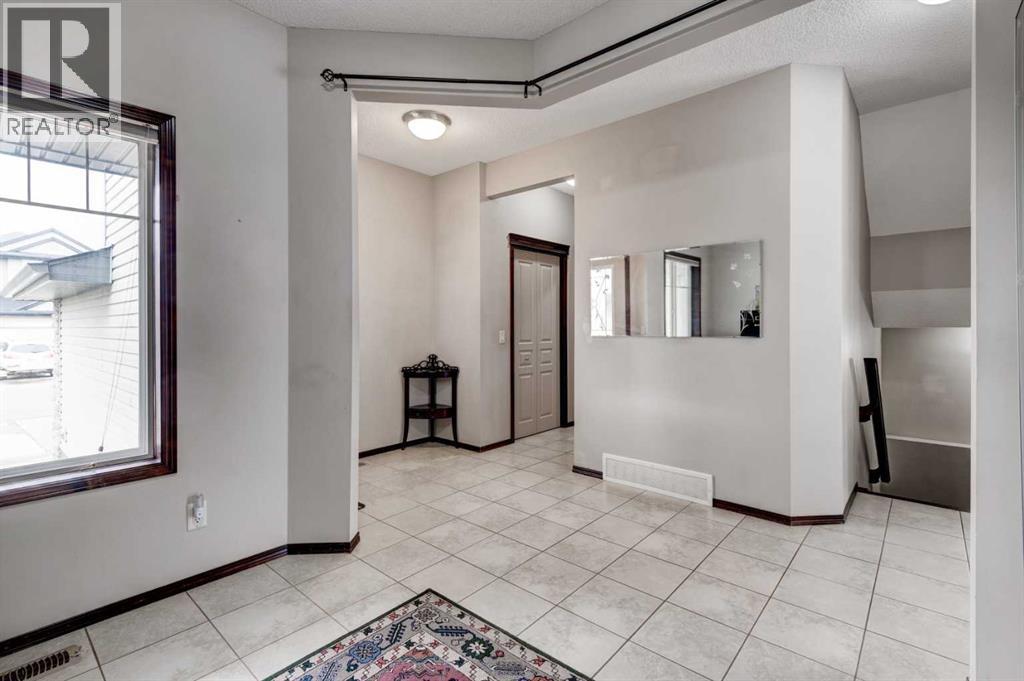 42 Everoak Green SW, Calgary, Alberta  T2Y 0J5 - Photo 6 - A2296587