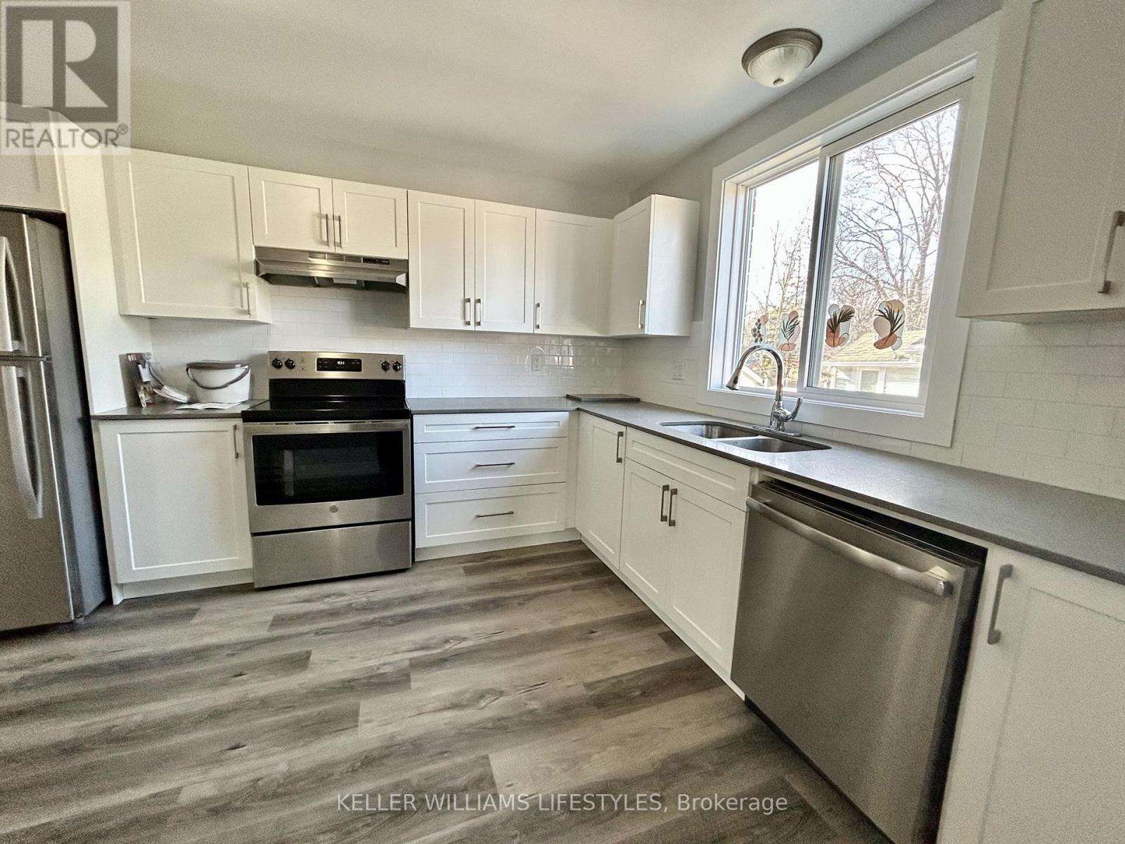 2 - 83 Marlborough Avenue, London South, Ontario  N5Z 3S4 - Photo 5 - X12939238