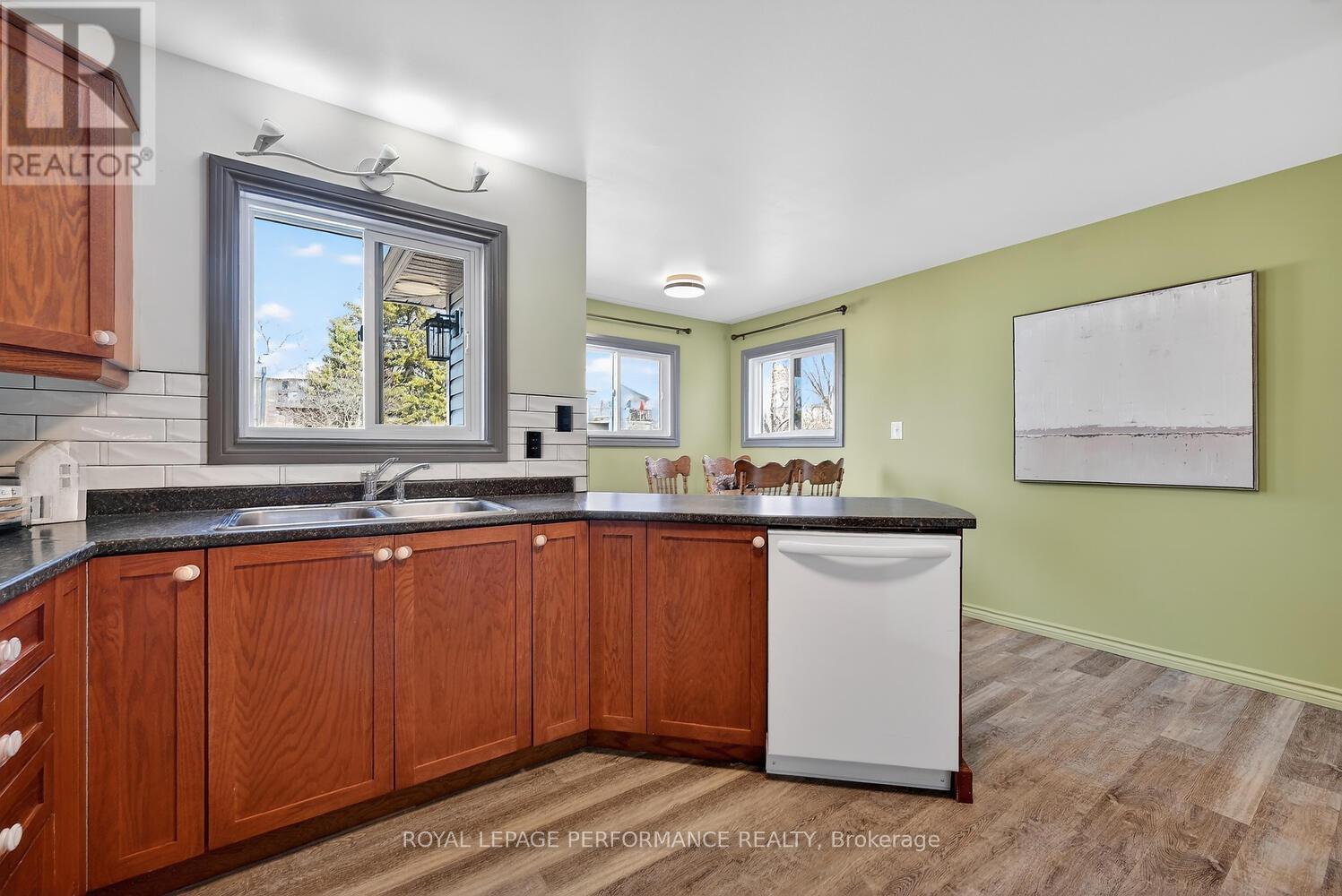 107 Lorne Street, Smiths Falls, Ontario  K7A 3L1 - Photo 10 - X12938990