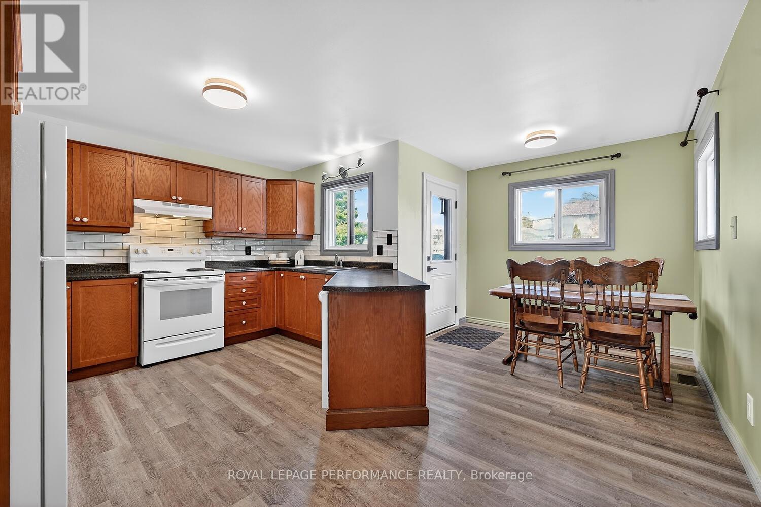 107 Lorne Street, Smiths Falls, Ontario  K7A 3L1 - Photo 6 - X12938990