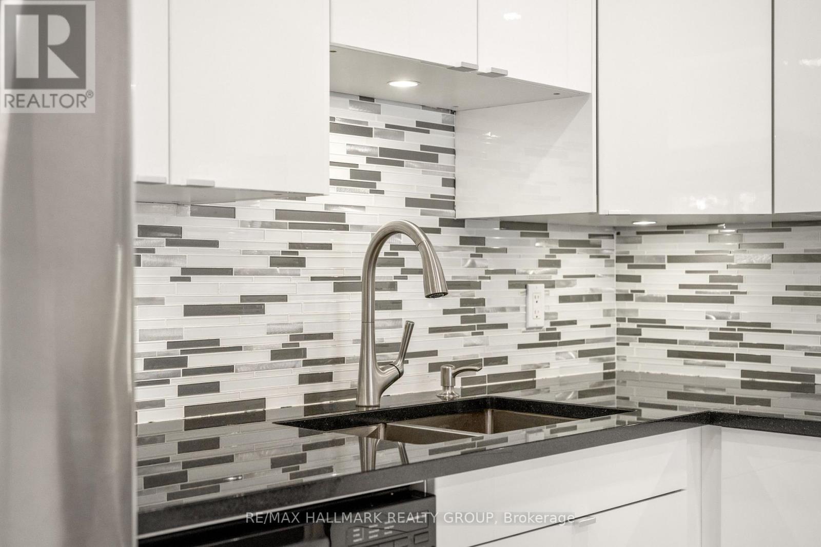 14 Wrenwood Crescent, Ottawa, Ontario  K2G 5V3 - Photo 12 - X12939198