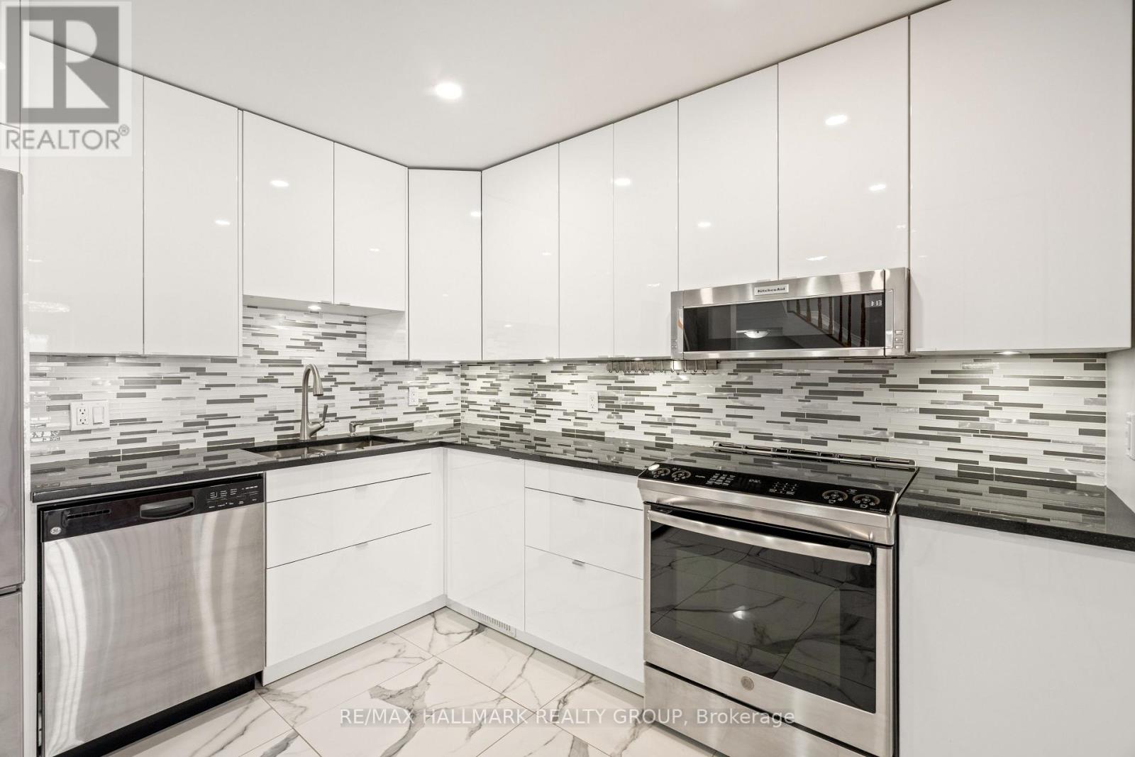 14 Wrenwood Crescent, Ottawa, Ontario  K2G 5V3 - Photo 13 - X12939198