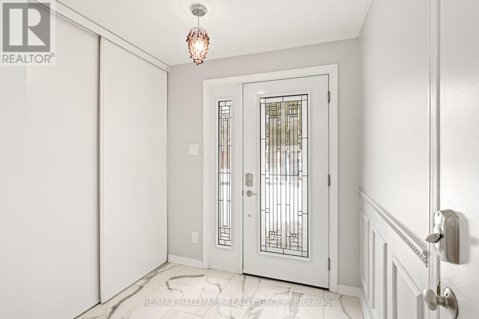 14 Wrenwood Crescent, Ottawa, Ontario  K2G 5V3 - Photo 3 - X12939198