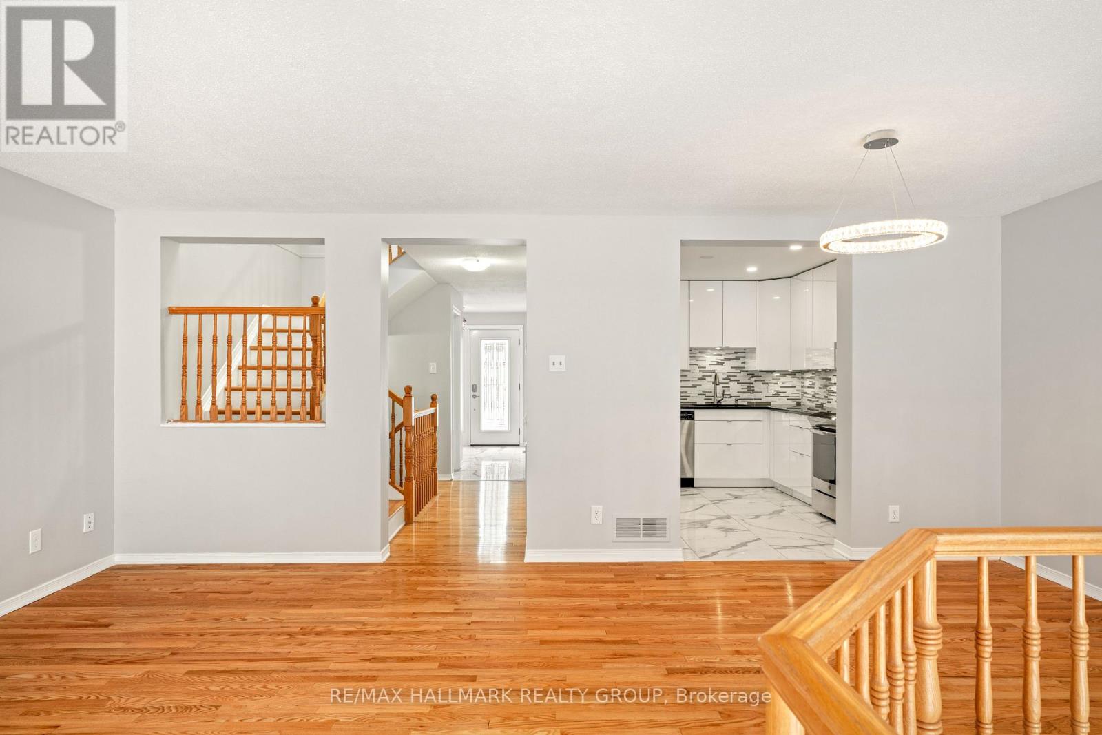 14 Wrenwood Crescent, Ottawa, Ontario  K2G 5V3 - Photo 9 - X12939198