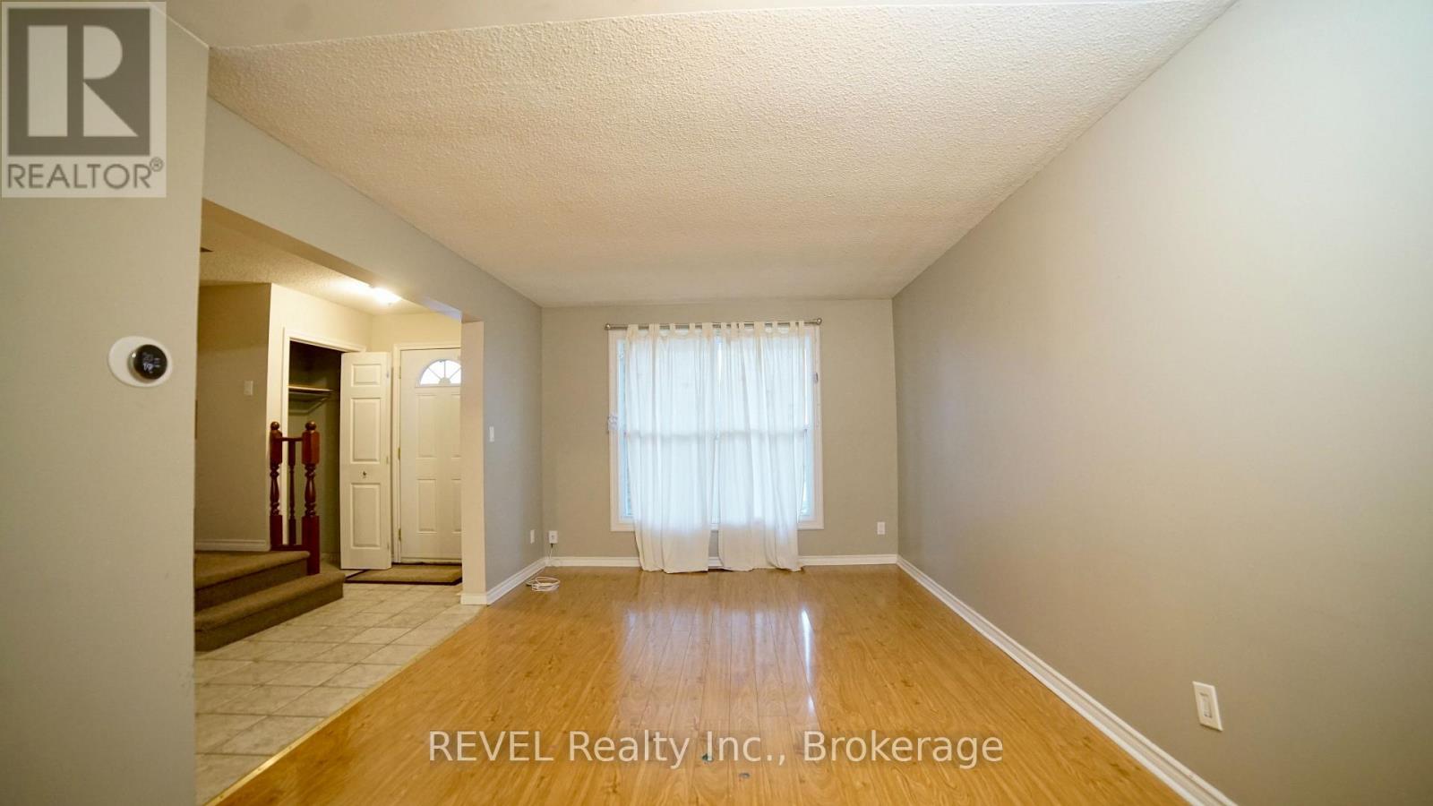 32 Vintage Crescent, St. Catharines, Ontario  L2S 3C3 - Photo 3 - X12939150