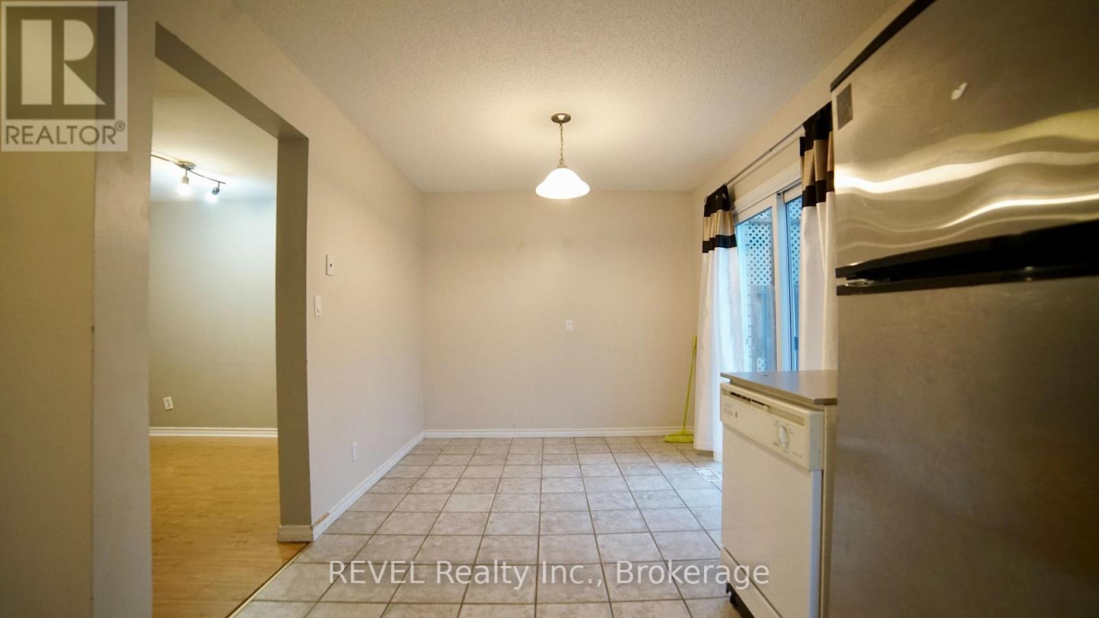 32 Vintage Crescent, St. Catharines, Ontario  L2S 3C3 - Photo 9 - X12939150