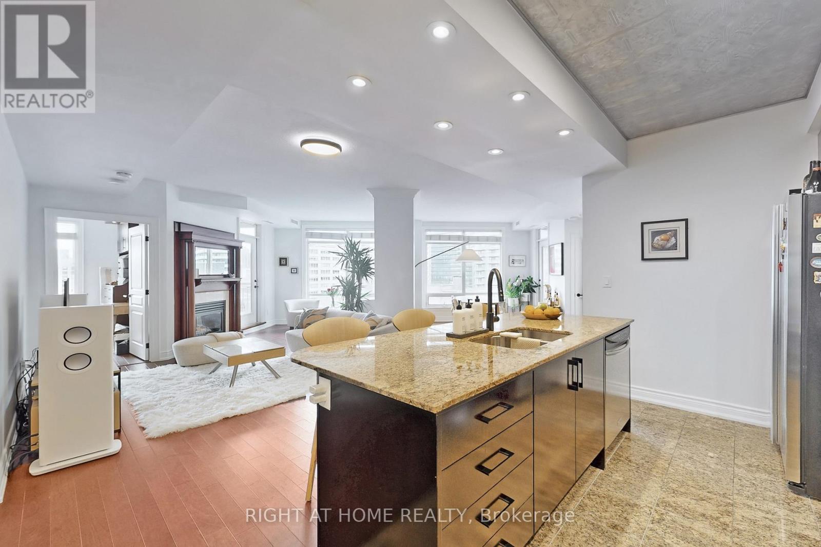 1109 - 100 HAYDEN STREET, Toronto, Ontario