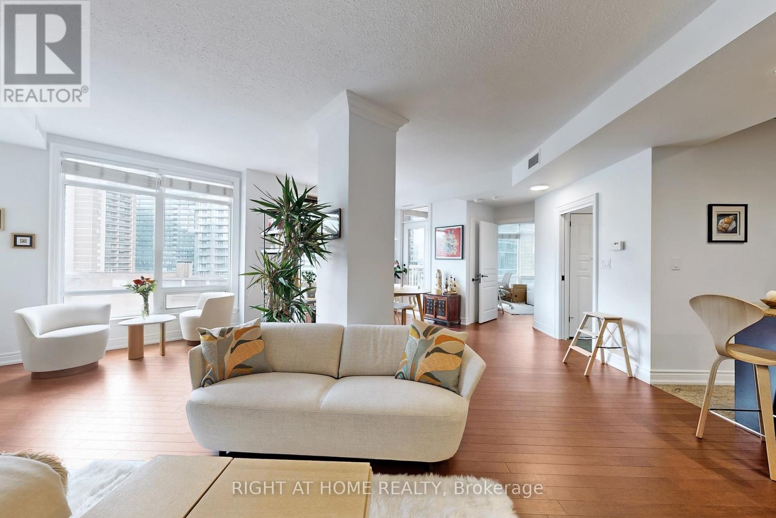 1109 - 100 Hayden Street, Toronto, Ontario  M4Y 3C7 - Photo 9 - C12938950