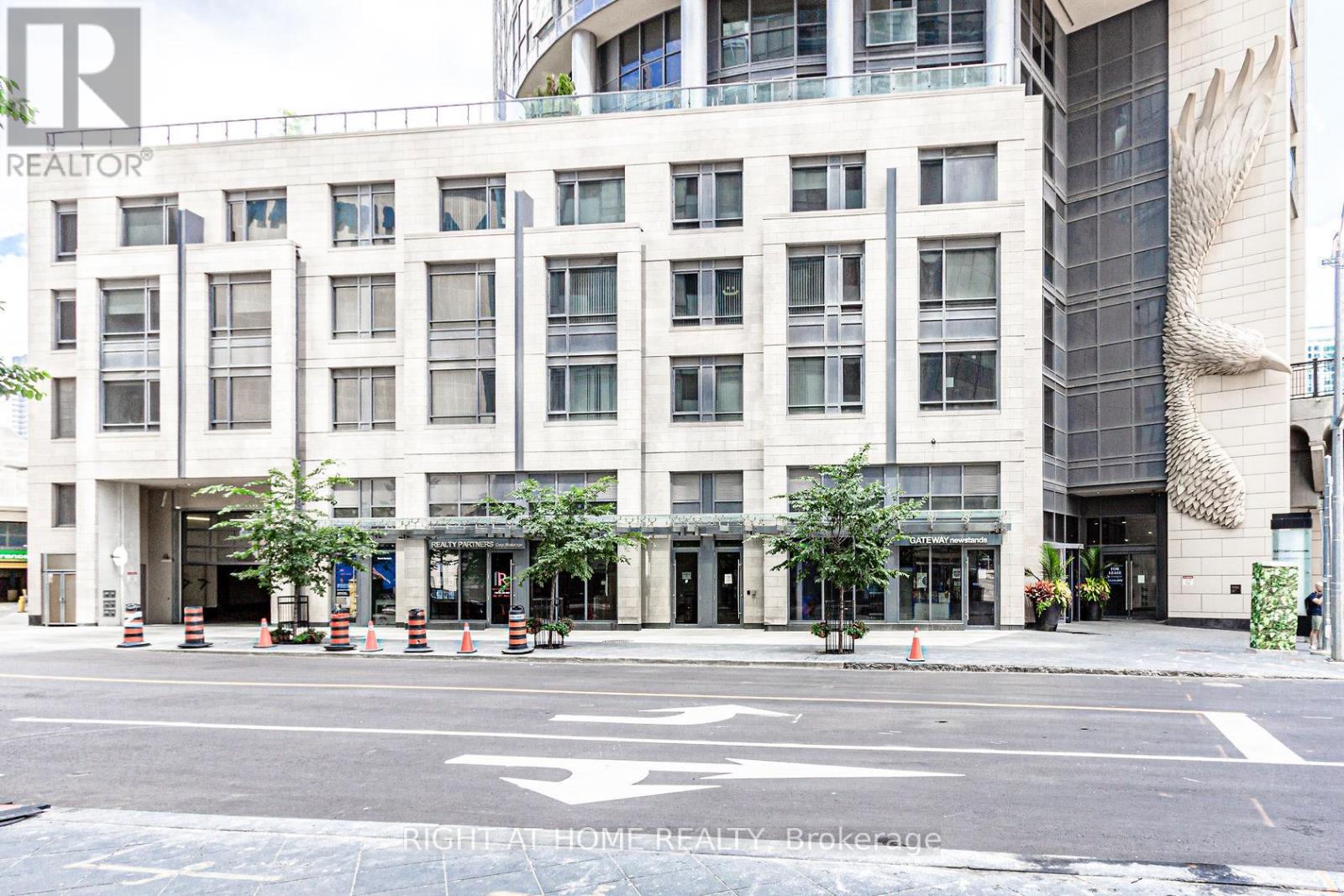 301 - 1 The Esplanade, Toronto, Ontario  M5E 0A8 - Photo 21 - C12939008