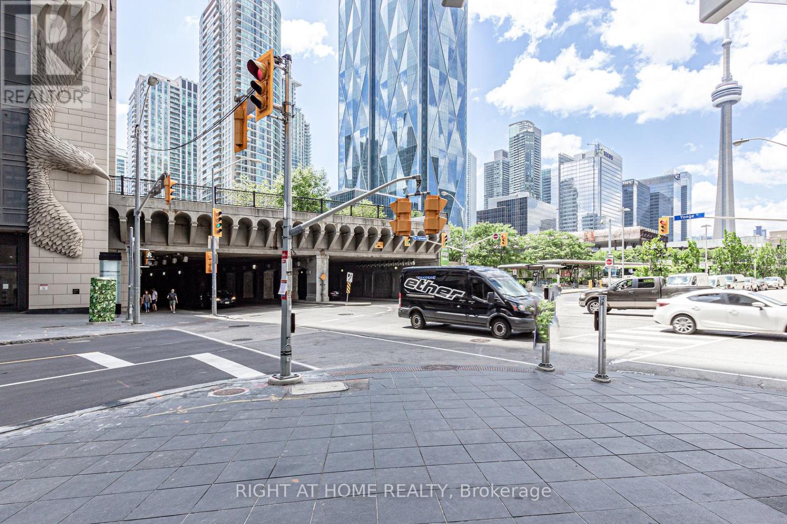 301 - 1 The Esplanade, Toronto, Ontario  M5E 0A8 - Photo 23 - C12939008