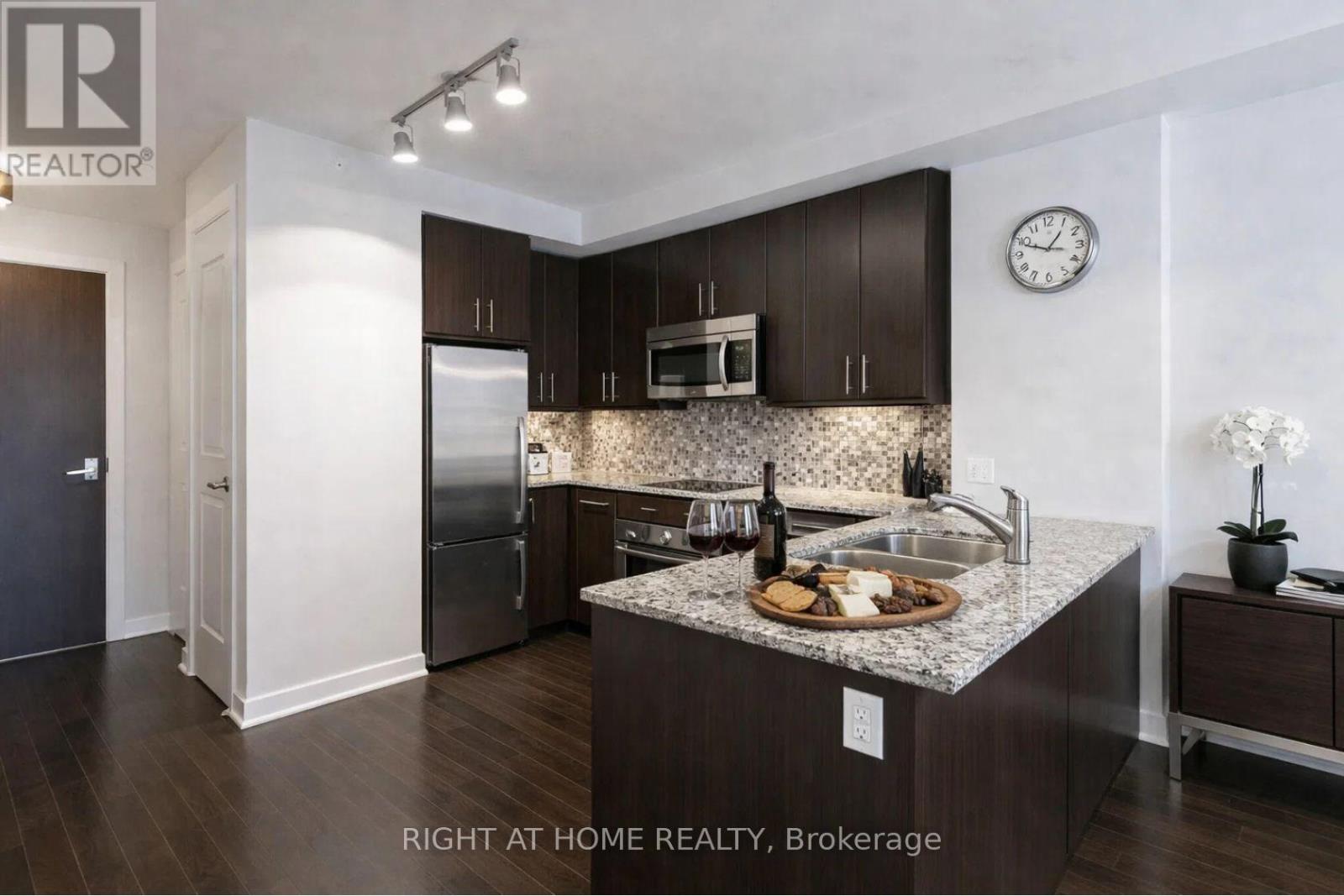 301 - 1 The Esplanade, Toronto, Ontario  M5E 0A8 - Photo 5 - C12939008