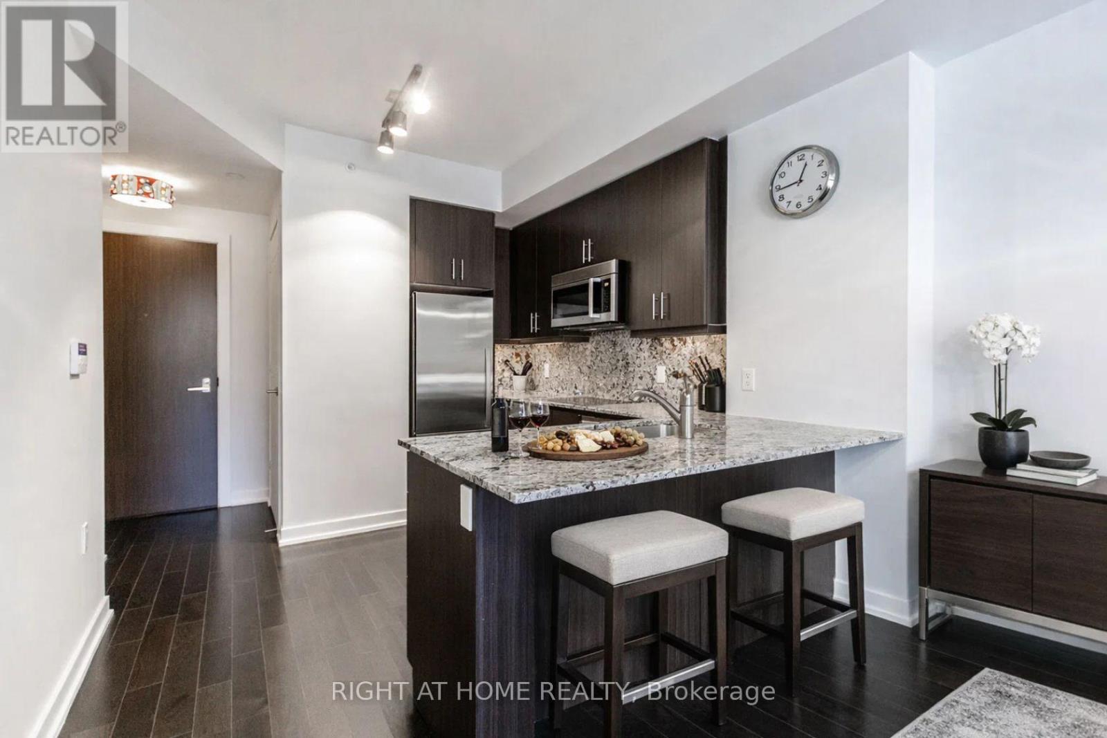 301 - 1 The Esplanade, Toronto, Ontario  M5E 0A8 - Photo 6 - C12939008