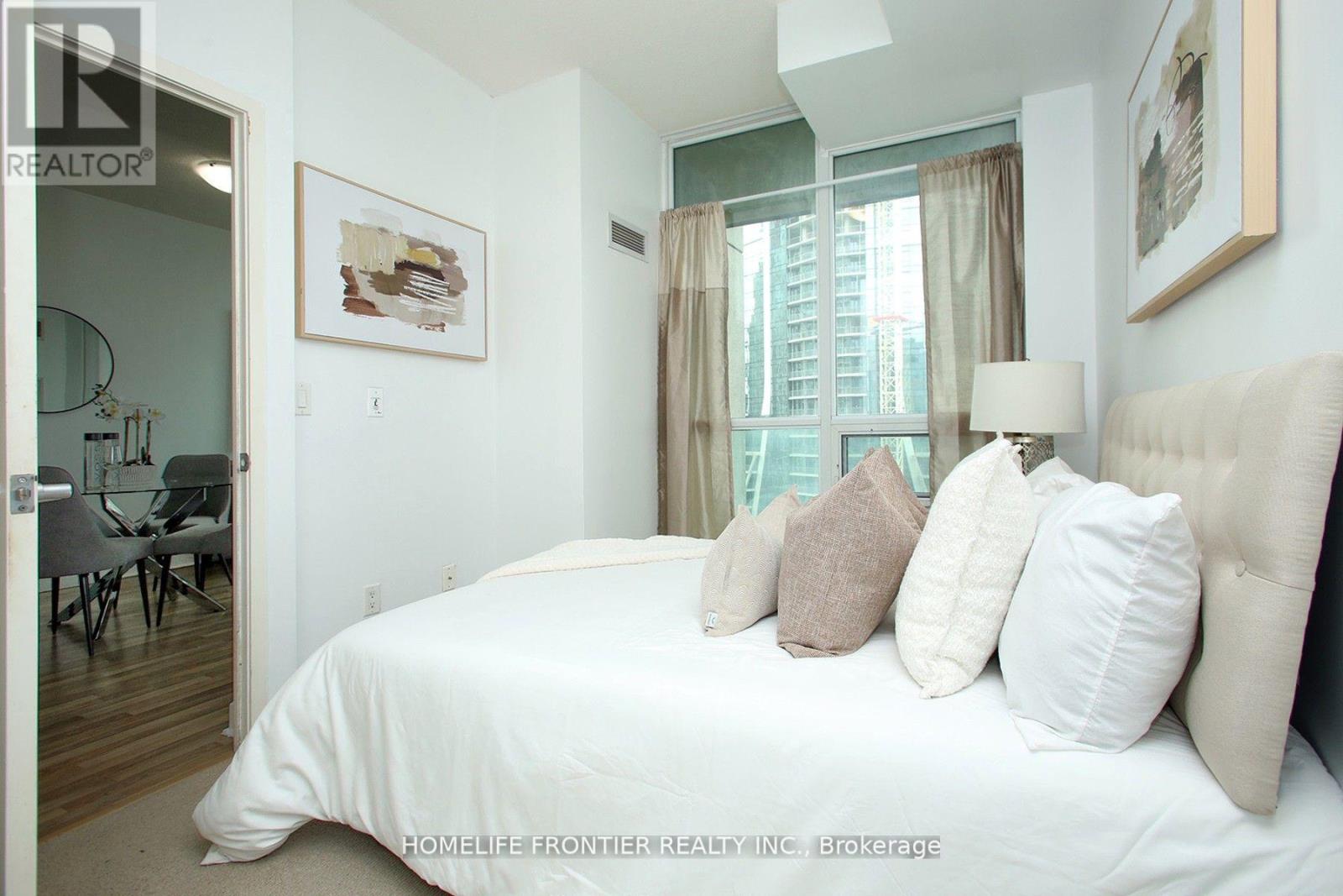 2403 - 12 Yonge Street, Toronto, Ontario M5E 1Z9 - Photo 13 - C12939116