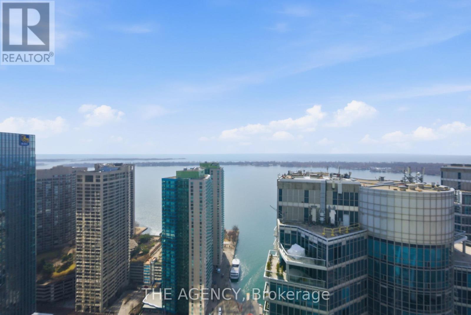 4205 - 10 York Street, Toronto, Ontario  M5J 0E1 - Photo 2 - C12939152