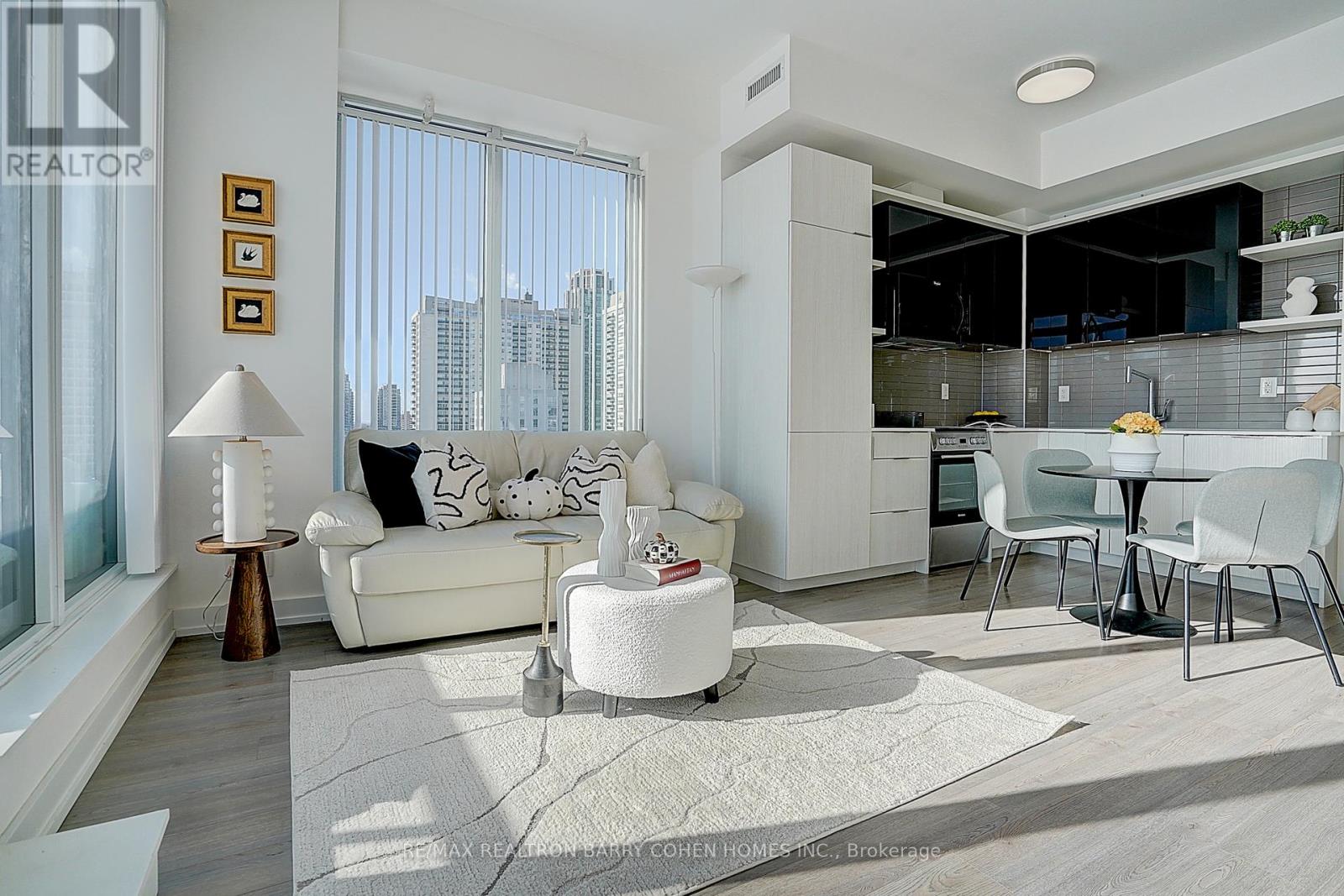 806 - 6 Parkwood Avenue, Toronto, Ontario  M5V 0A3 - Photo 11 - C12939168