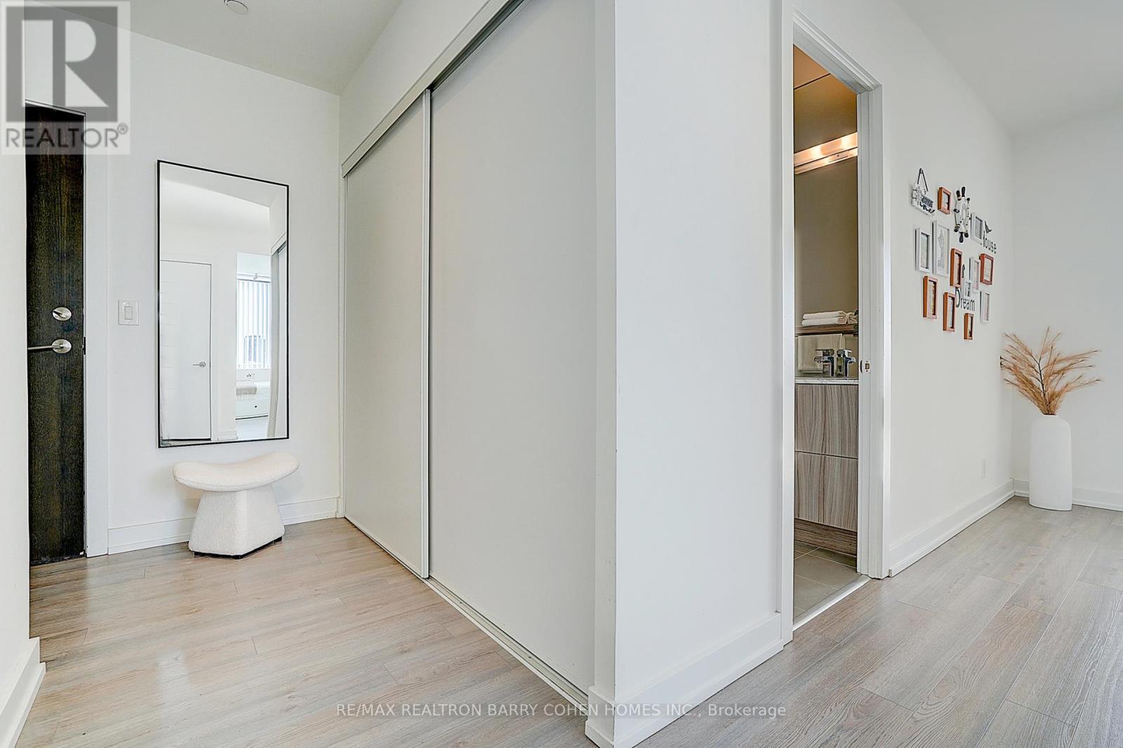 806 - 6 Parkwood Avenue, Toronto, Ontario  M5V 0A3 - Photo 29 - C12939168