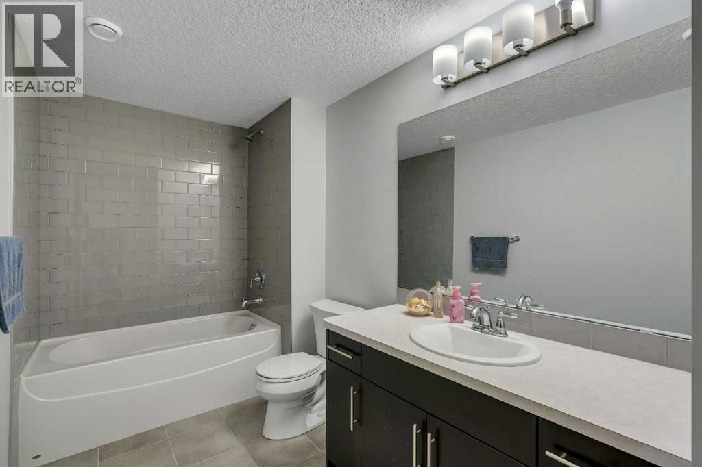 151 Stonemere Green, Chestermere, Alberta  T1X 0S2 - Photo 33 - A2291487