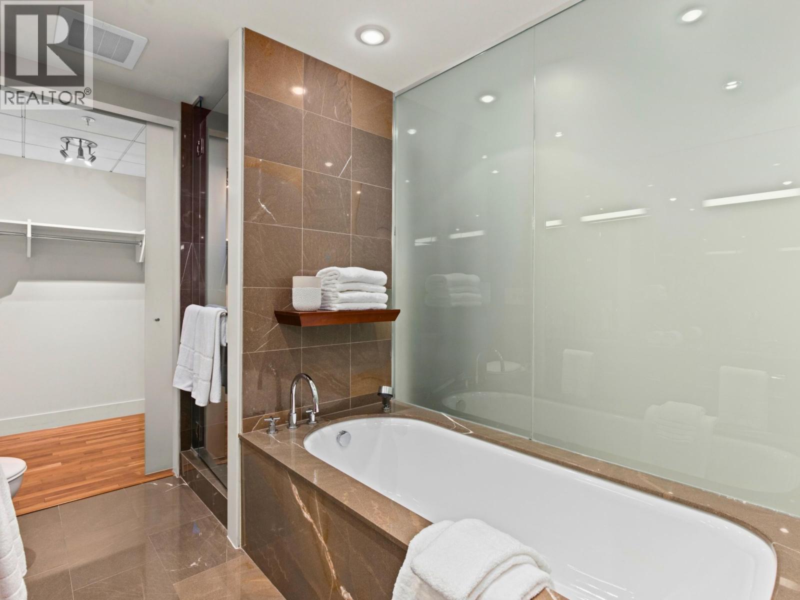 Listing Picture 22 of 40 : 2803 1077 W CORDOVA STREET, Vancouver / 溫哥華 - 魯藝地產 Yvonne Lu Group - MLS Medallion Club Member